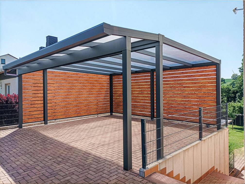 Carport mit Pultdach aus Metall