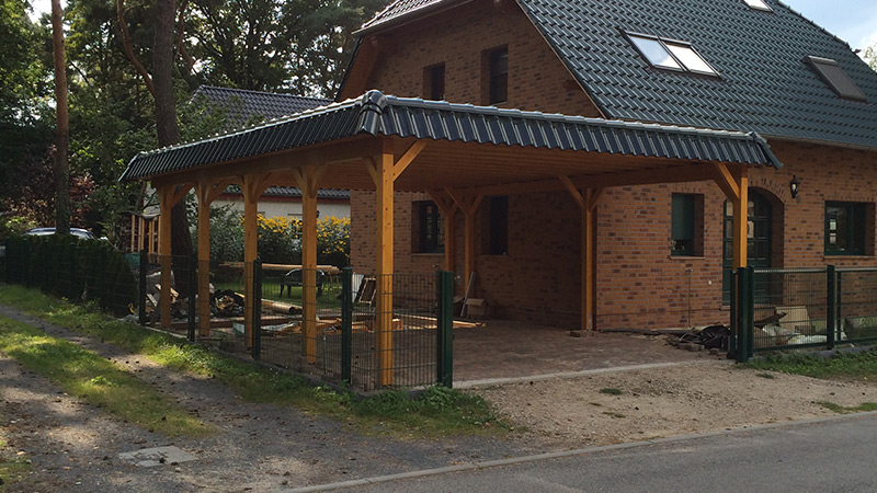 Doppelcarport mit Pfannenblende