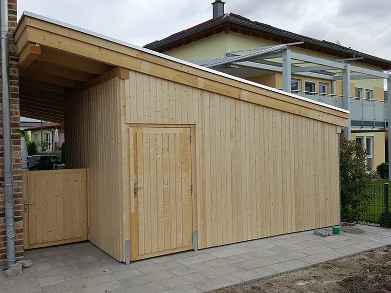 Einzelcarport mit Pultdach und Geräteschuppen