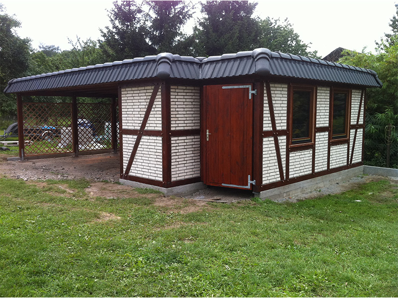 Carport Fachwerk Sonderkonstruktion mit Abstellraum und Pfannenblende