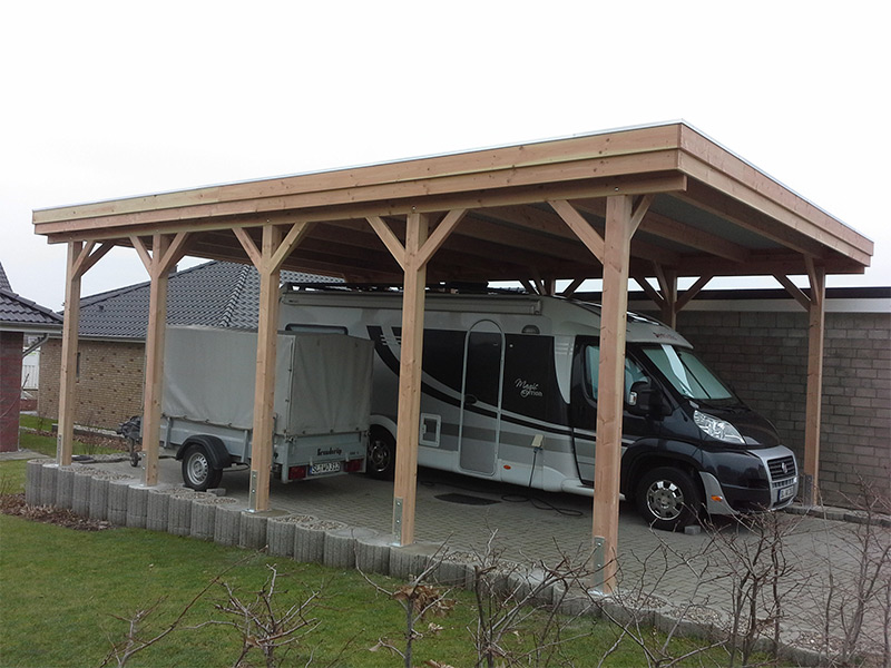 Wohnmobil-Carport mit Holzblende